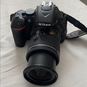 NIKON CAMERA D5600 - Like New + camera bag